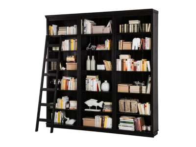 Escada de madeira maciça / Coleção Biblioteca